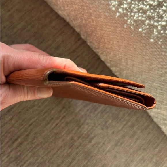 Louis Vuitton brown Epi Sarah wallet nice used condition. - Picture 12 of 12